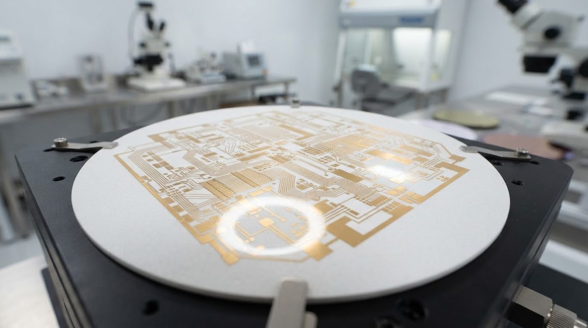 Thin-film gold traces sputtered onto a polished alumina substrate