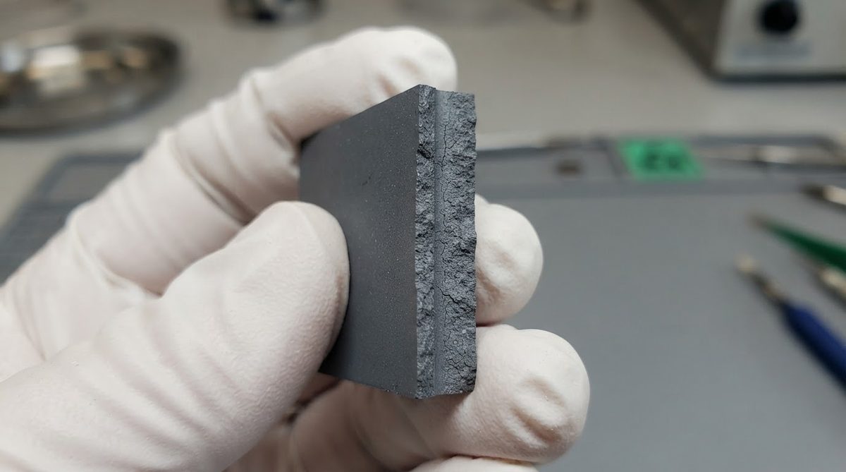 Clean break edge of a laser-scribed Si3N4 ceramic substrate