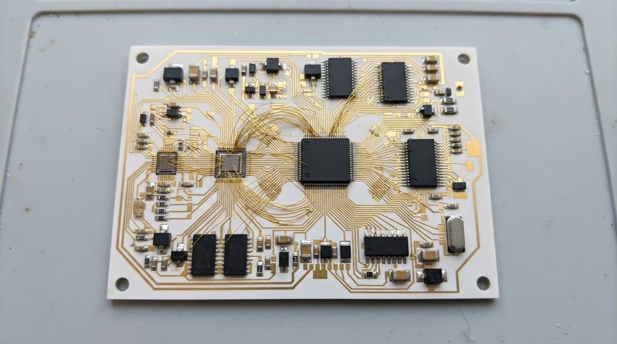 Completed thin film hybrid module with gold traces and wire-bonded die on alumina